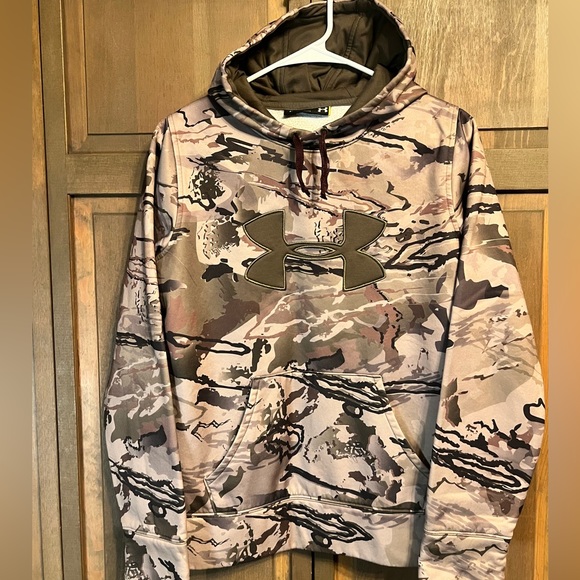 Under Armour Tops - Women’s Camo Under Armour Hoodie